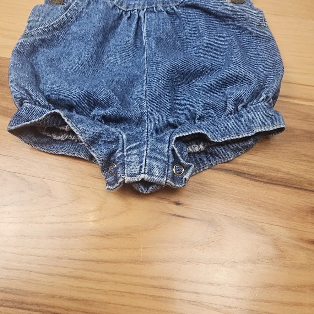 Vtg Oshkosh Baby B’Gosh Girls Blue Jean Bib Overall‎ Romper Size 18mos Pleated